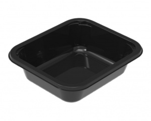 Ce plateau CPET noir se distingue par son fini noir mat profond qui rehausse l’apparence des aliments qu’il contient. Son design à compartiment unique offre une surface élégante et continue, parfaite pour mettre en valeur la présentation des repas. Le plateau est doté d’un large rebord lisse, créant un contour net et défini, ce qui confère un aspect raffiné à l’ensemble. Sa base est légèrement profilée, créant une apparence équilibrée et robuste qui complète son design fonctionnel. La couleur sombre ajoute une touche moderne et haut de gamme, idéale pour des présentations de repas gastronomiques ou de qualité supérieure.